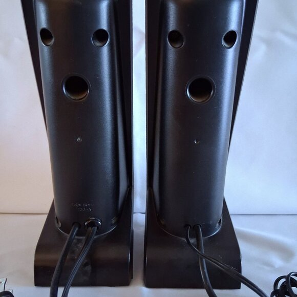 Pair of Logitech Black R-10 Speakers - Tested Good Working Order - Picture 2 of 10